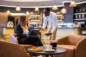 Radisson Blu Hotel, Dubai Canal View