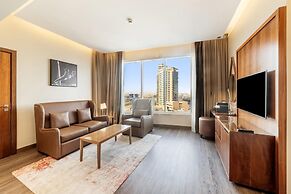 Radisson Blu Hotel, Dubai Canal View