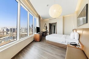 Radisson Blu Hotel, Dubai Canal View