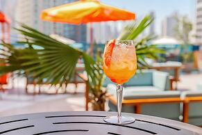 Radisson Blu Hotel, Dubai Canal View