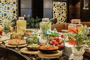 Radisson Blu Hotel, Dubai Canal View