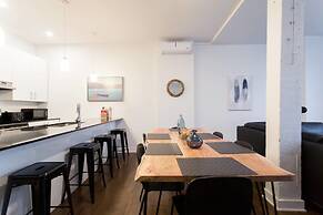 Amazing Plateau Loft Steps Away From Mount-royal
