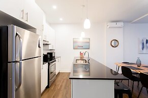 Amazing Plateau Loft Steps Away From Mount-royal