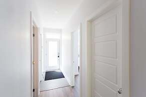Brand New 3 Bedroom With Rooftop Patio