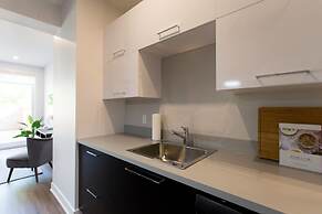 Brand New 3 Bedroom With Rooftop Patio