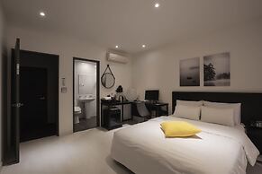 Yellow 8 Hotel