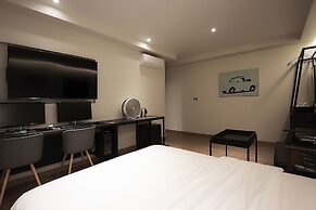 Yellow 8 Hotel