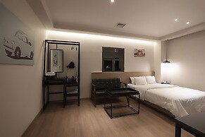 Yellow 8 Hotel