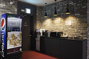 Yellow 8 Hotel