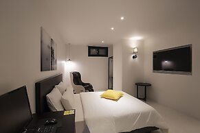 Yellow 8 Hotel