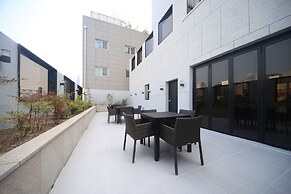 Brown Dot Hotel Beomil