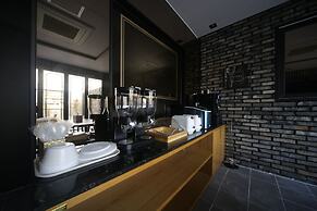 Brown Dot Hotel Beomil