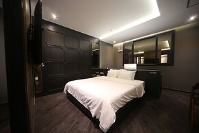 Brown Dot Hotel Beomil