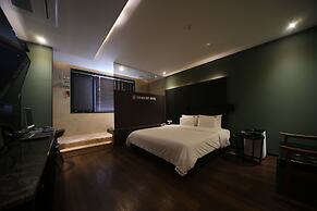 Brown Dot Hotel Beomil