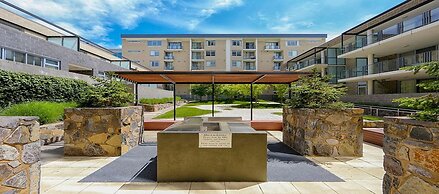 Spacious 1-Bedroom Apartment With Parking