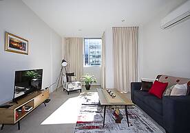 Spacious 1-Bedroom Apartment With Parking