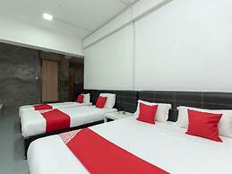 OYO 43993 Madsuite
