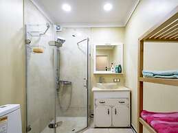 Apartment - Artsymovicha 5k1