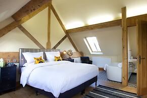 Eckington Manor