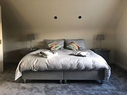 Discreet Luxury, Super House!
