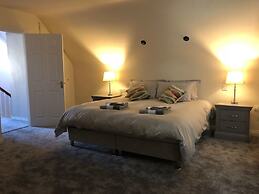 Discreet Luxury, Super House!