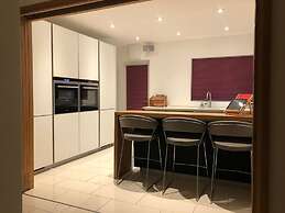 Discreet Luxury, Super House!