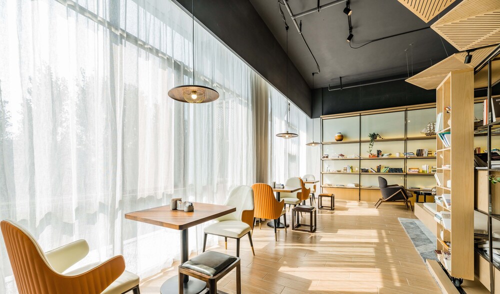 Atour Hotel Dianchi Kunming