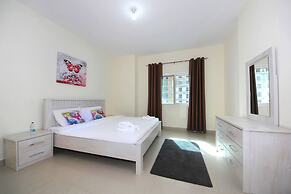 Signature Holiday Home - Red Residence