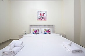 Signature Holiday Home - Red Residence