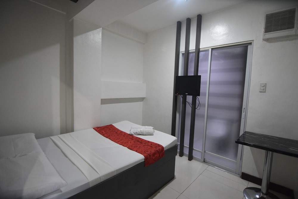 Cosmo Hotel - Kamuning