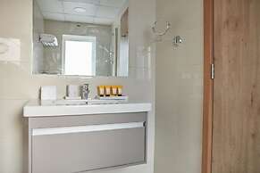Fantastay Continental Towers