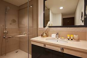 FantaStay Burj Vista tower 1