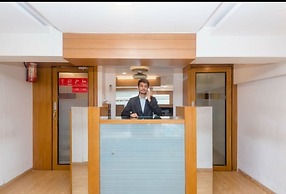 Hotel Qubestay Airport