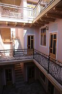 Anis-Pari hotel