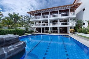 Large Ground Floor Condo Steps From the Pool
