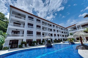 Magnificent and Spacious Poolside 3BR Condo