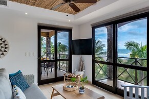 Oceanfront Penthouse / Upscale Roof Terrace
