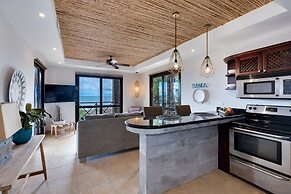 Oceanfront Penthouse / Upscale Roof Terrace