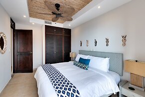 Oceanfront Penthouse / Upscale Roof Terrace