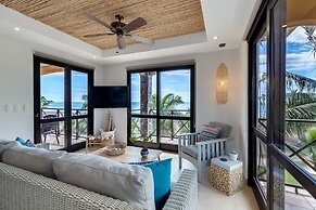 Oceanfront Penthouse / Upscale Roof Terrace
