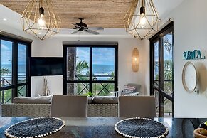 Oceanfront Penthouse / Upscale Roof Terrace