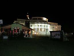 Senator's Park Hotel