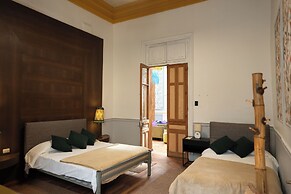 Happy House Hostel