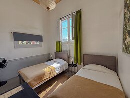 Happy House Hostel
