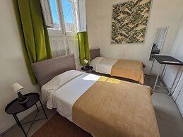 Happy House Hostel