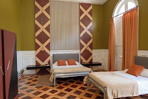 Happy House Hostel