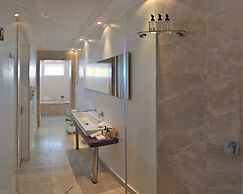 The Clarendon - Bantry Bay