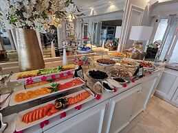 The Clarendon - Bantry Bay