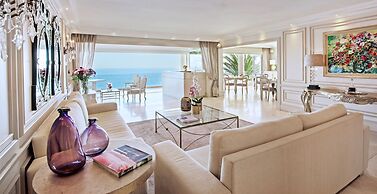 The Clarendon - Bantry Bay