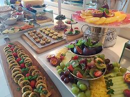 The Clarendon - Bantry Bay